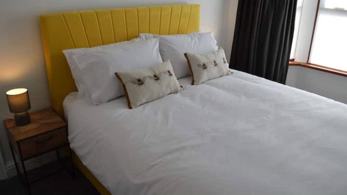 Liverpool House | Charming 3-Bed Period Terrace with Free Wi-Fi & Great Transport Links