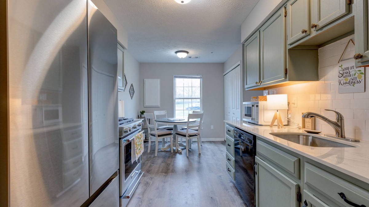 Robinwood House | Charming 3-Bed Townhouse with Private Fenced Yard - Your Home Away from Home!