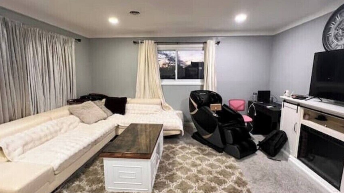 Dearborn Heights House | Charming 3-bedroom house with WiFi, AC in welcoming Dearborn Heights