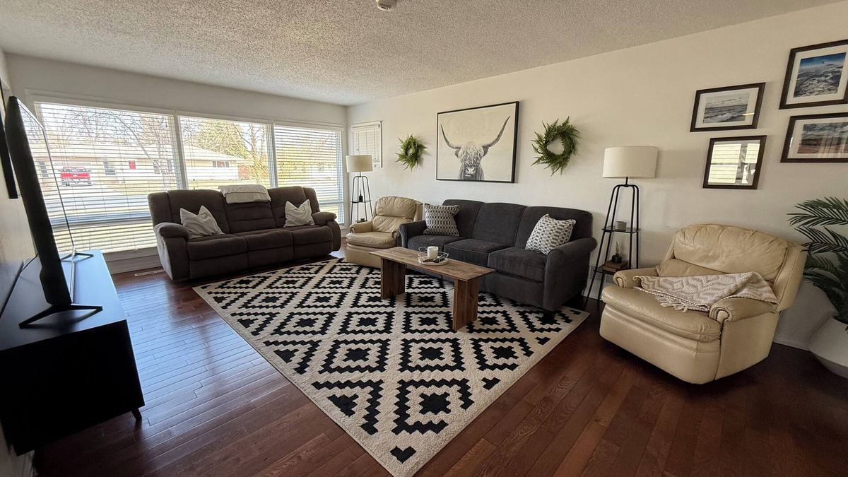 East Grand Forks House | Charming 3-bedroom house 3 mi to altru, 2 mi to UND, and 1 mi to down town