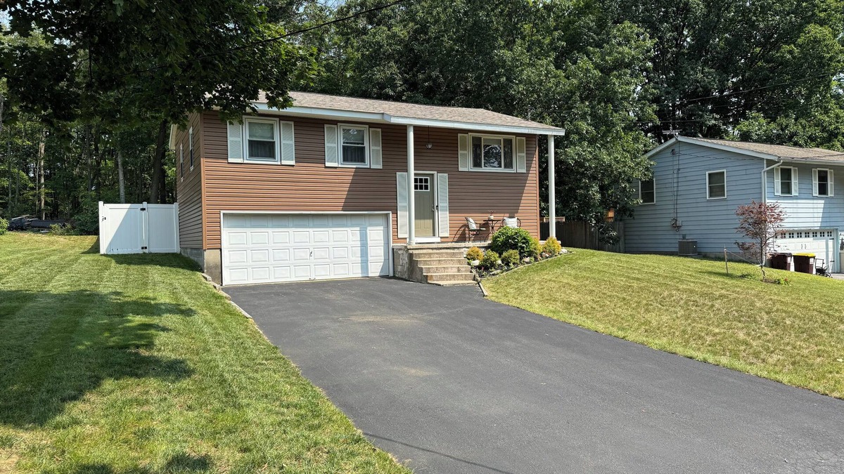 Geyser Crest House | Charming 3-bedroom house in Saratoga Springs close to The Race Track and SPAC