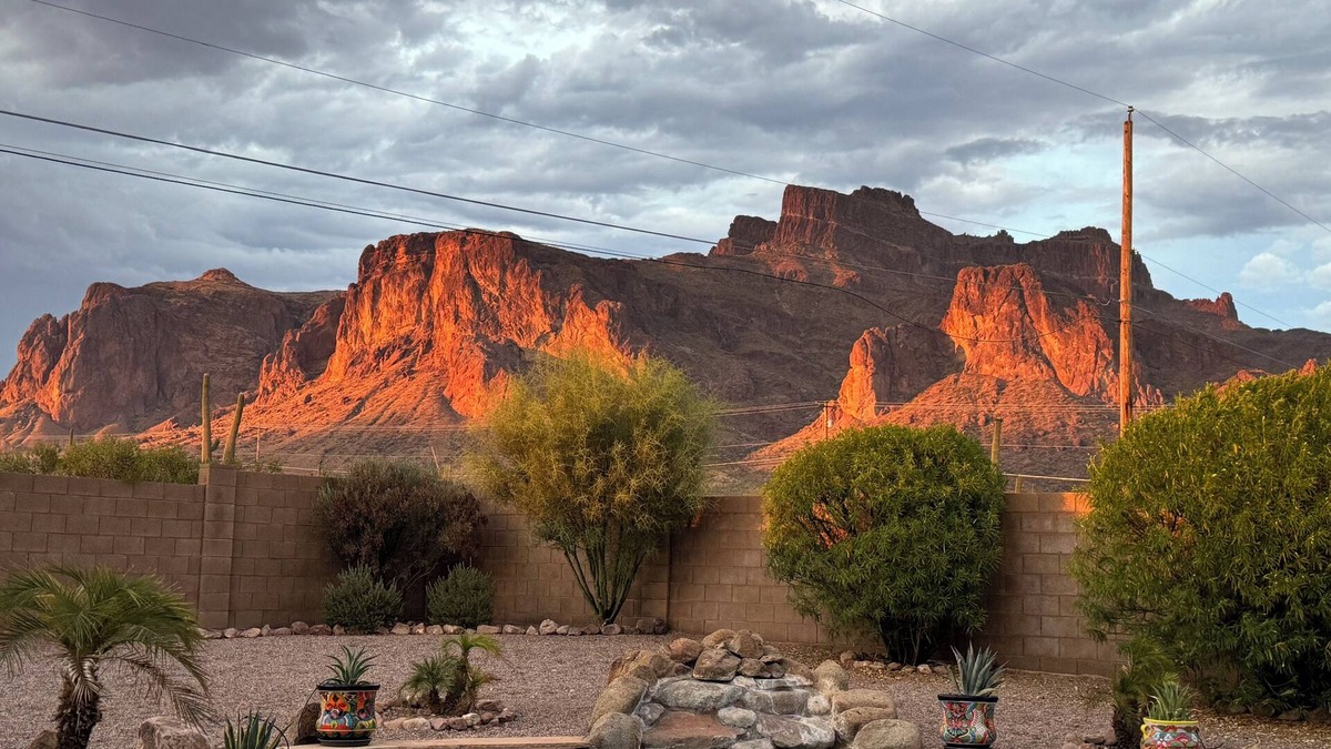 Apache Junction House | Charming 3-bedroom house with WiFi, AC and pool in Apache Junction!