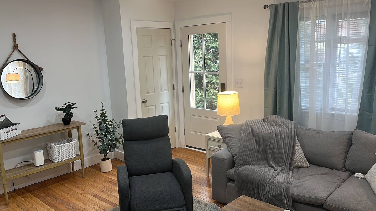 Fry's Spring House | Charming 3-bedroom house with AC and WiFi in delightful Charlottesville