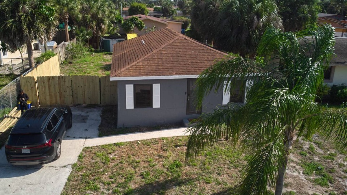 Riviera Beach House | Charming 3-bedroom house with AC, WiFi in lovely West Palm Beach