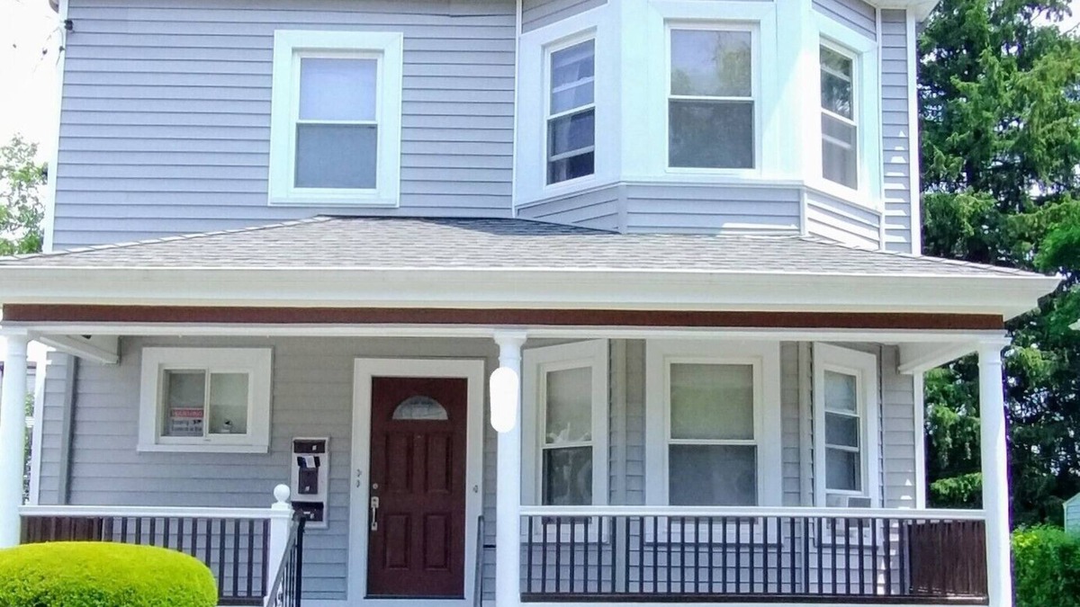 West Codman Hill - West Lower Mills Apartment | Charming 3 Bedrm-15 minutes drive to Longwood Medical Area & So Much More!