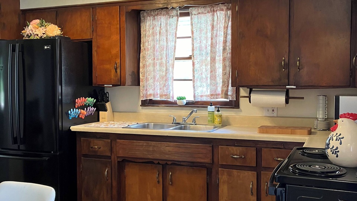Cuyahoga Falls House | Charming 3-bedroom with space for 8 in beautiful Cuyahoga Falls