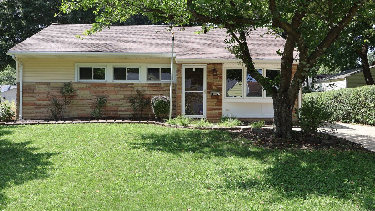 Cuyahoga Falls House | Charming 3-bedroom house with WiFi and AC in beautiful Cuyahoga Falls