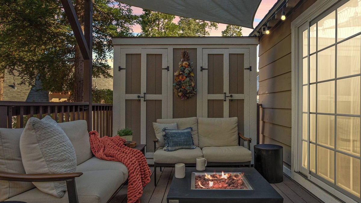 Cedar Glen House | Charming 3-Bedroom Cabin in Enchanting Lake Arrowhead-Lake Rights & Cozy Fit Pit