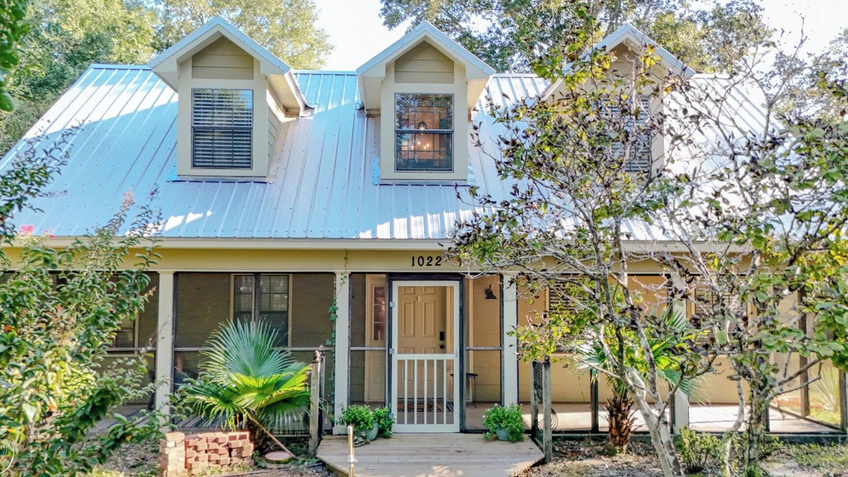 Pass Christian Cottage | Charming 3-bedroom cottage with WiFi and AC in welcoming Pass Christian