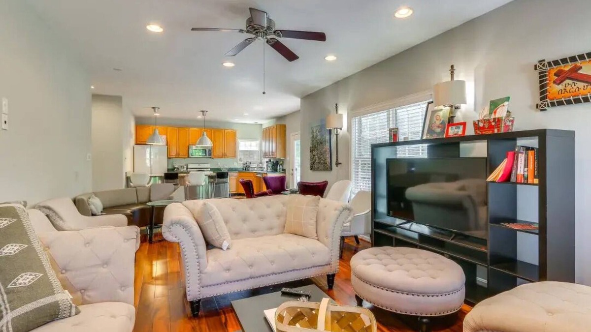Point of Rocks House | Charming 3-bedroom house in enchanting Point of Rocks with WiFi, 3 car garage