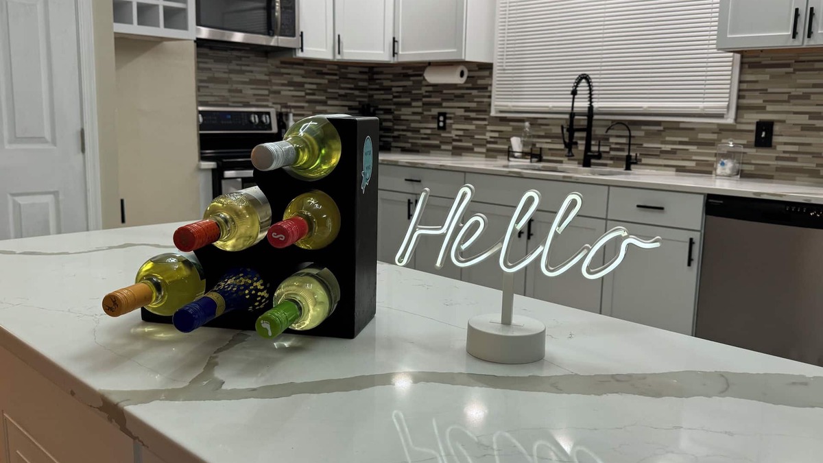 Norfolk - Virginia Beach House | Charming 3-bedroom upstairs unit apartment with WiFi and AC in Virginia Beach!