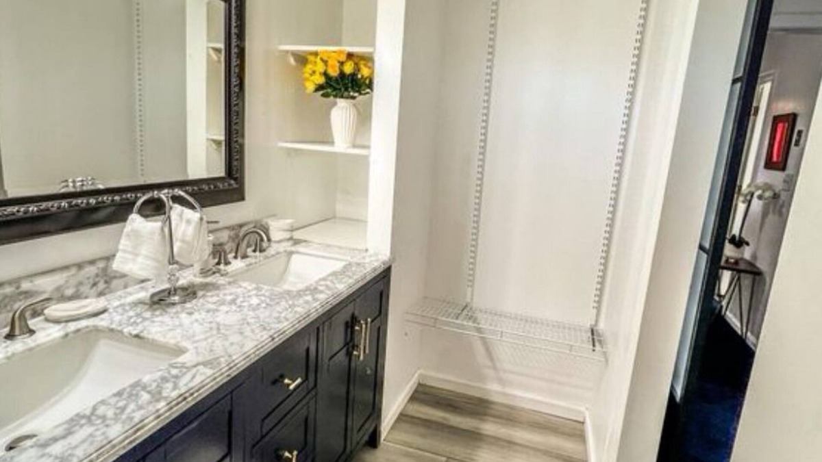 Virginia Beach House | Charming 3-bedroom townhome in fabulous Virginia Beach with WiFi, AC