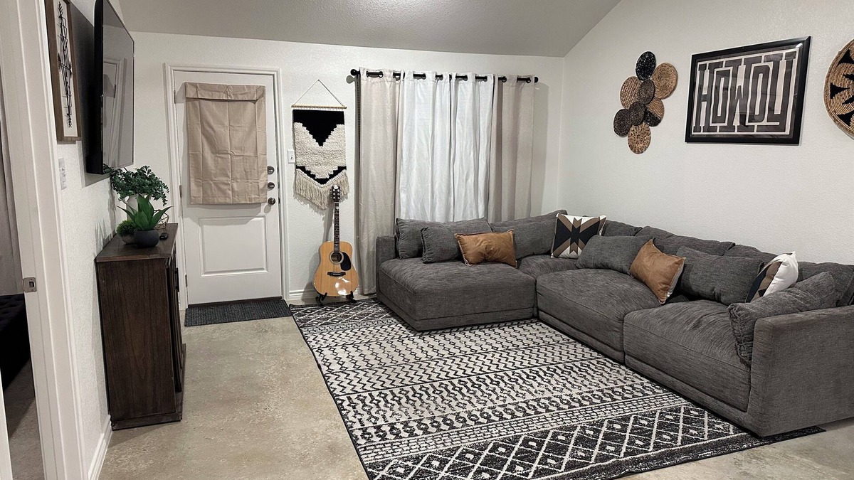 Copperas Cove Apartment | Charming 3-bedroom home with WiFi, King bed in fabulous Copperas Cove