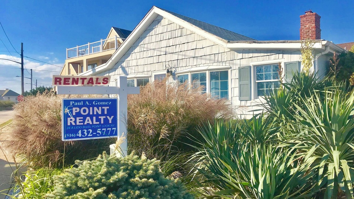 Alden Manor Cottage | Charming 3-bedroom Steps from Beach in Point Lookout