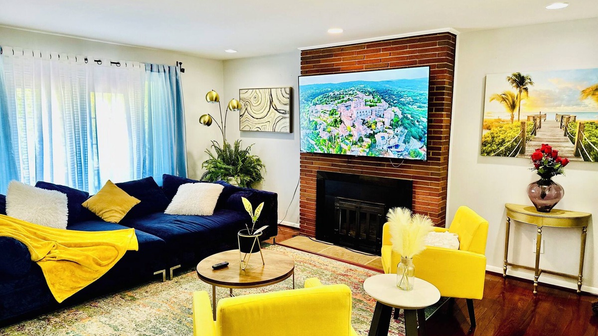Wheaton-Glenmont House | Charming 3-bedroom 2 bath house in peaceful Silver Spring with AC, WiFi