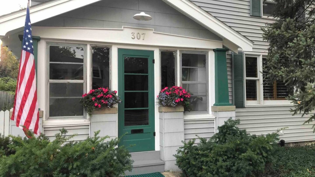 Traverse City Cottage | Charming 3-bedroom cottage in lovely Traverse City with WiFi, AC