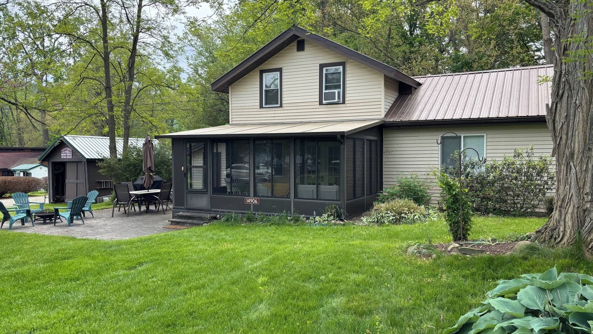 Pulteney Cottage | Charming 3 bedroom, 1.5 bathroom cottage;WiFi, AC, steps to the water, dock slip