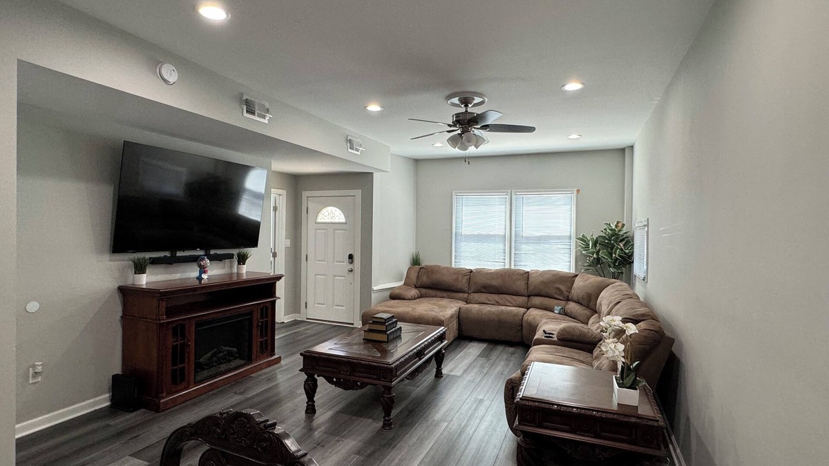 Bayville Apartment | Charming 3 Bedroom, 1 Bath, Ground floor, 2 blocks from Ocean Gate Beach