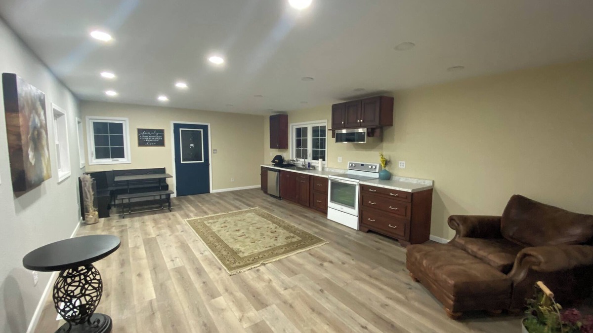 Lakeside House | Charming 3-bedroom 2-bath house in Lakeside with WiFi and AC