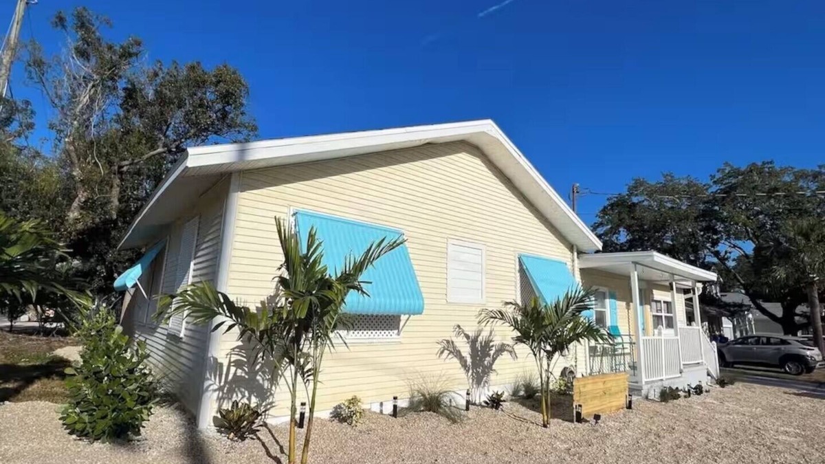 Downtown Dunedin Cottage | Charming 3-bedroom/2-bath Cottage with Hot Tub Downtown Dunedin