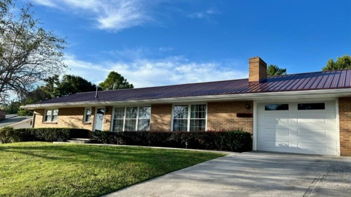 Haven Heights House | Charming 3 bedroom, 2 bath house, centrally located in Radford. Family friendly