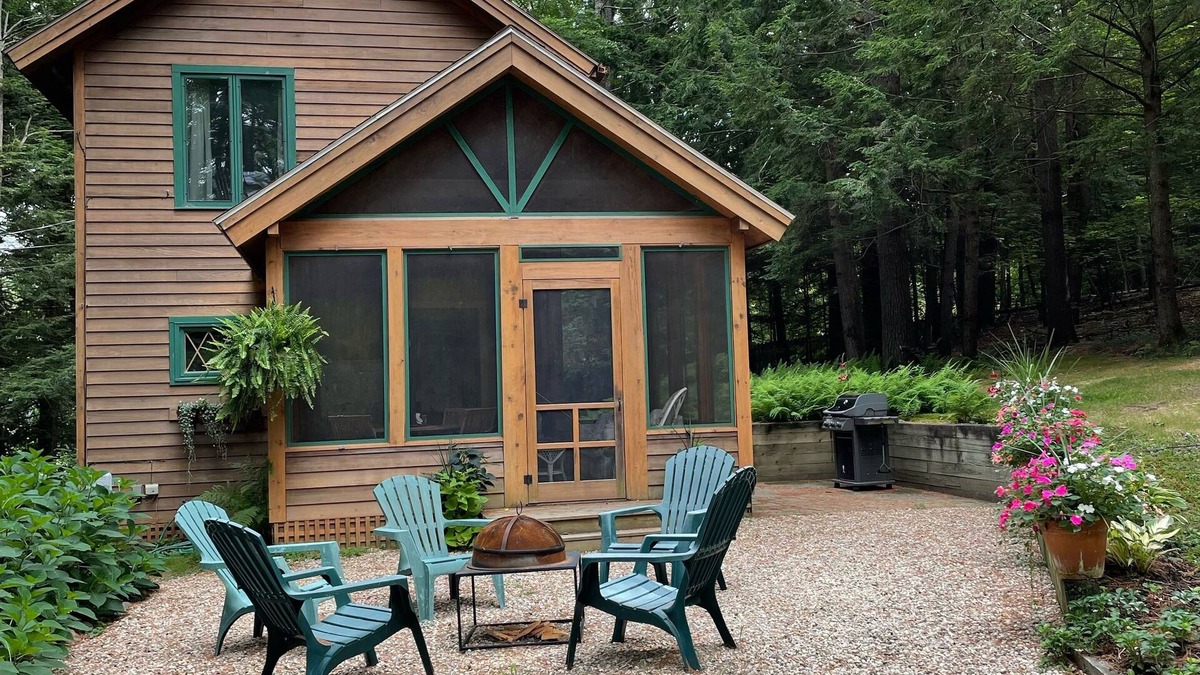 Swanzey Cabin | Charming 3 bedroom 2 bath Lakeside Cabin on Pristine Swanzey Lake