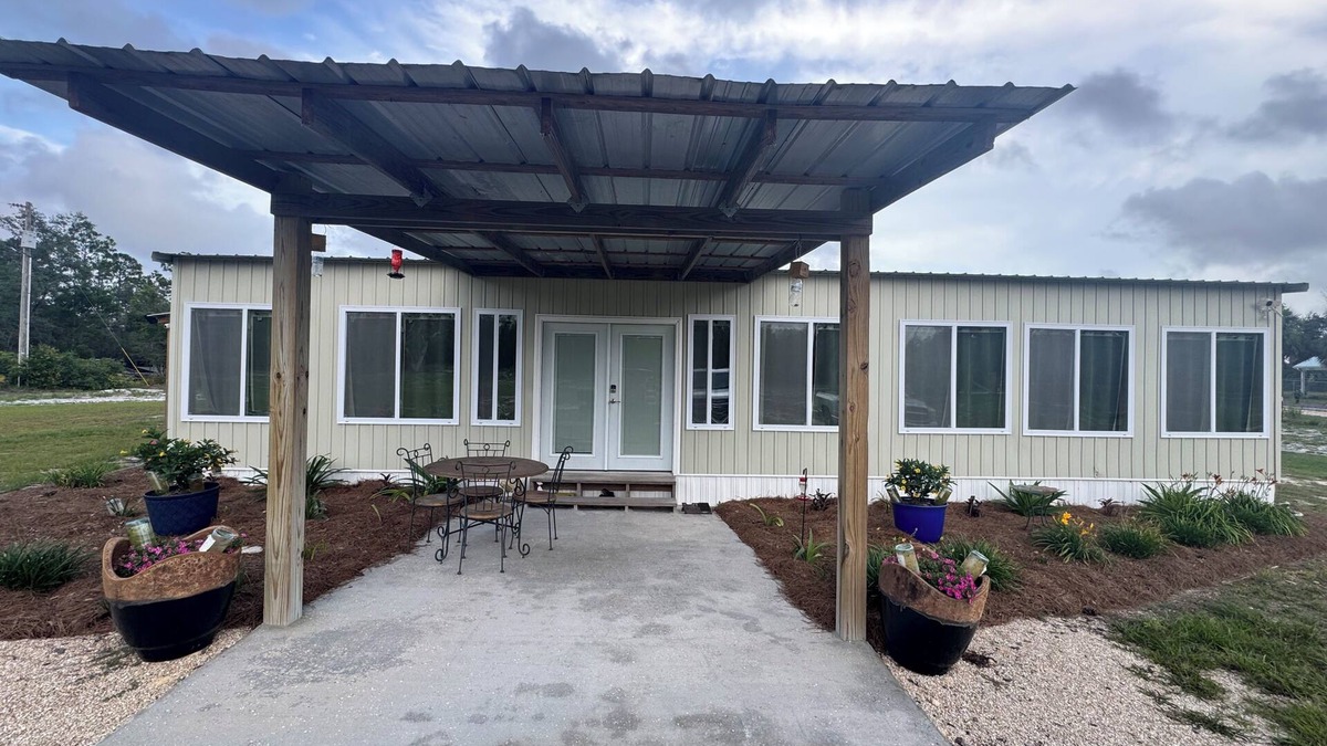 Perry House | Charming 3-bedroom 2 bath home with WiFi, games,& full gym. 1.5 miles from ramp.