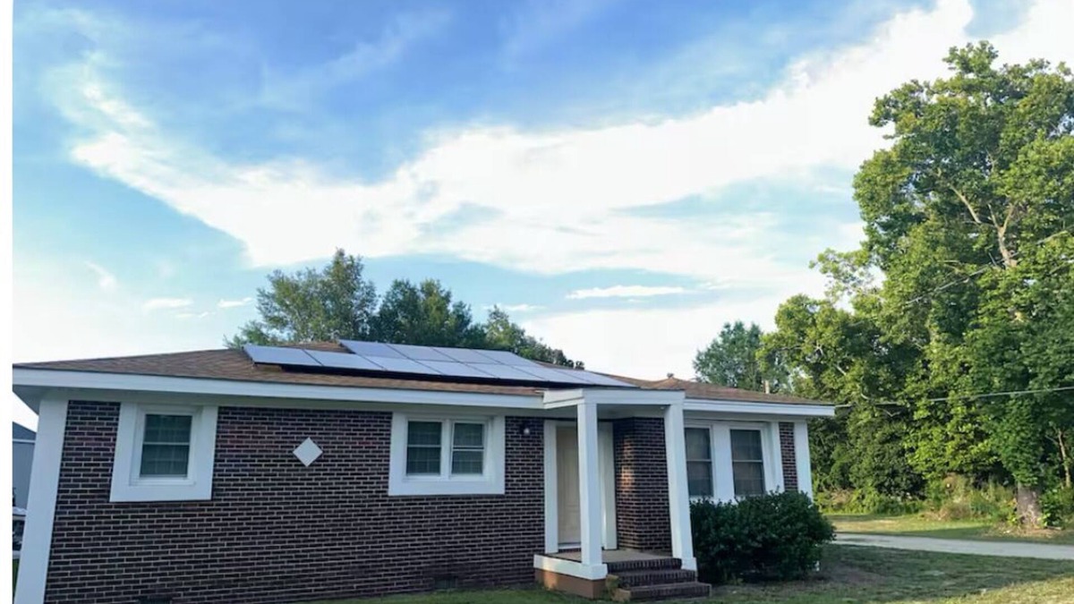 Goldsboro House | Charming 3-bedroom, 2 bathroom house with WiFi, AC in wonderful Goldsboro.