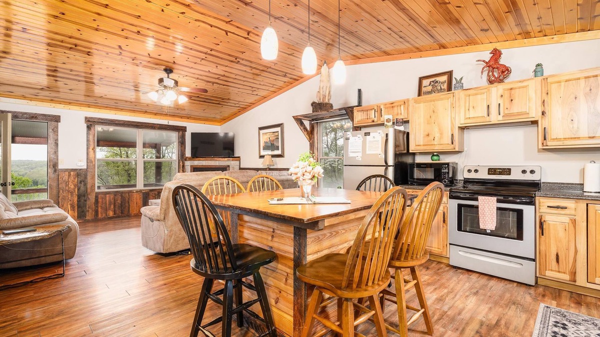 Steelville Cabin | Charming 3 bedroom, 2 bath cabin with Hot Tub and Private Meramec River Access