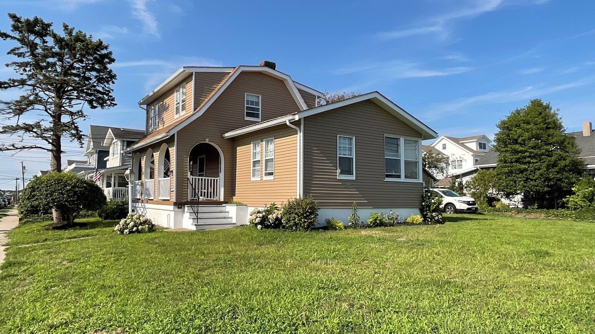 Wall House | Charming 3-bedroom 5-bed house with AC and WiFi in pleasant Belmar