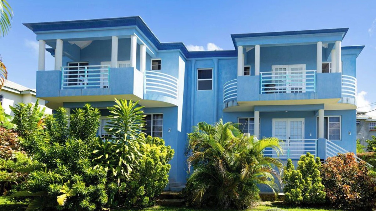 Deanes Condo | Charming 3-bedroom apartment with AC and WiFi, 10 minutes to the beach St. James