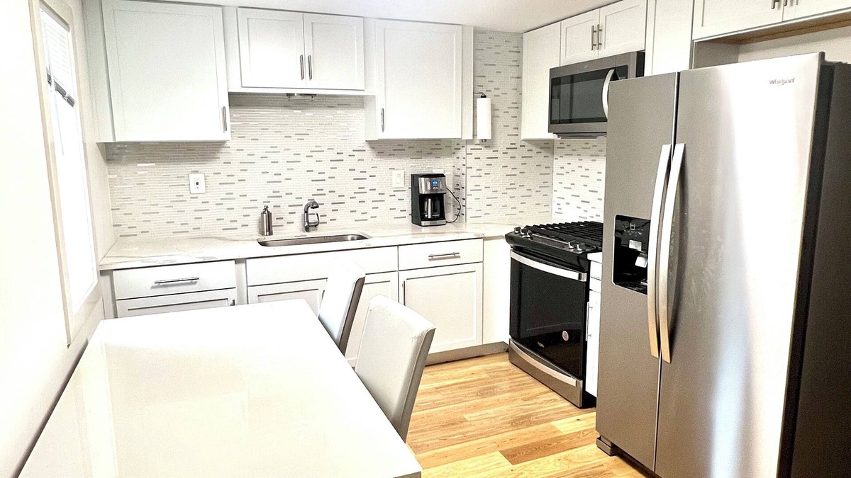 Irving Park Apartment | Charming 3-bedroom apartment with AC and WiFi in marvelous Chicago