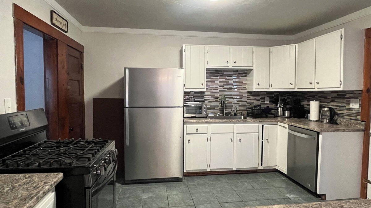 Woodville Apartment | Charming 3-bedroom apartment in historic Grafton with WiFi