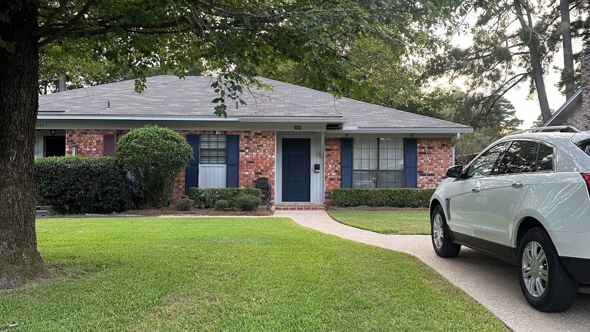Ruston Apartment | Charming 3-bedroom apartment with AC, WiFi, private patio in delightful Ruston!