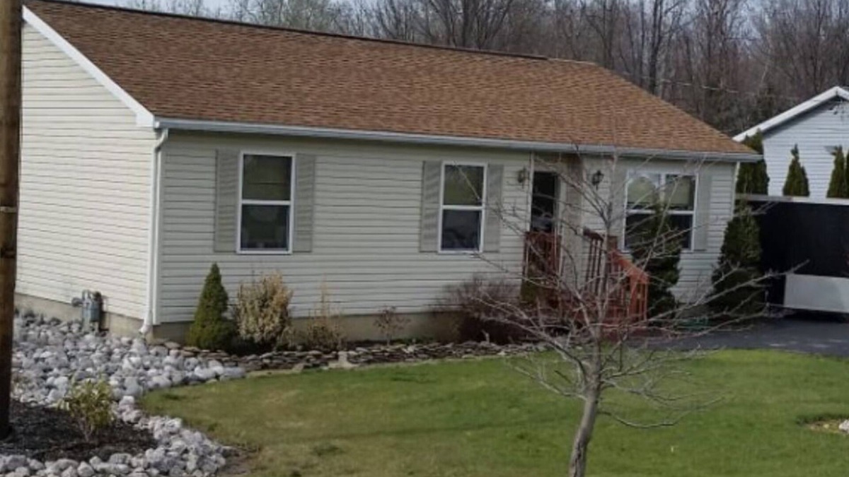Harborcreek House | Charming 3-bedroom building in Harborcreek with WiFi, AC. Private and quiet