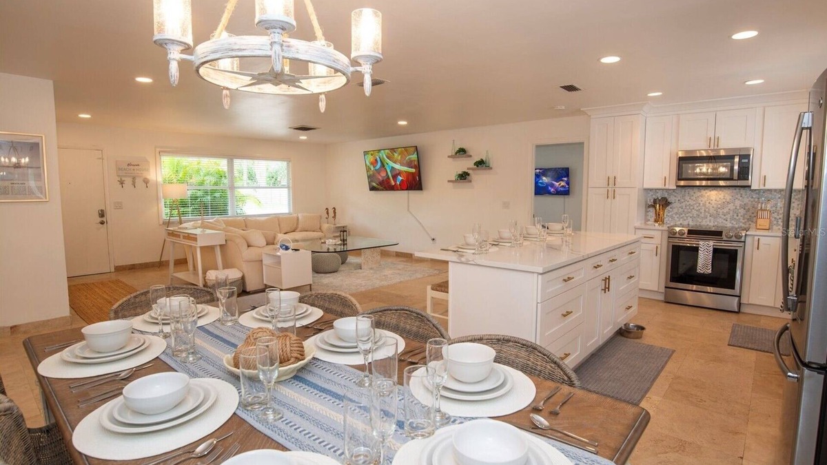 South Gate Ridge House | Charming 3-bedroom beach house in enchanting Sarasota only 8 minutes to Siesta