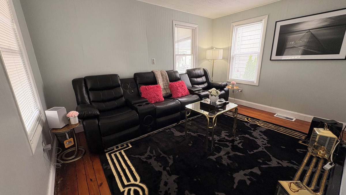 Devon House | Charming 3-bedroom Beach House