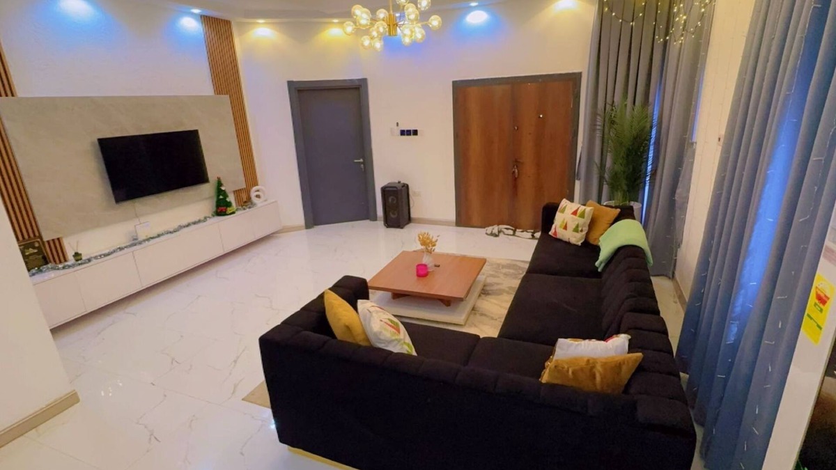 Accra House | Charming 3-bedroom building with AC and WiFi in welcoming ACP Kwabenya Estate