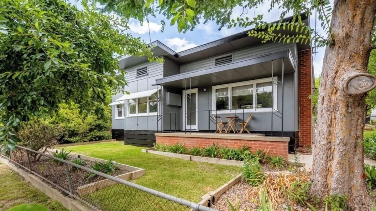 Beechworth Cottage | Charming 3-bedroom cottage in historical Beechworth