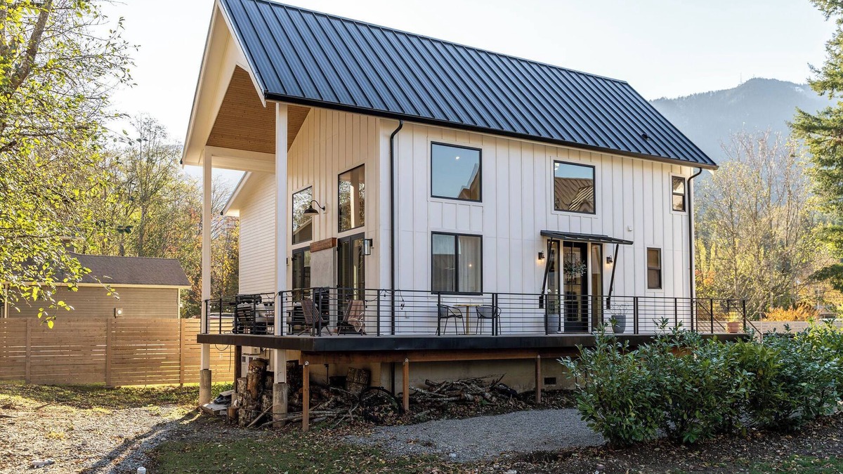 North Bend Cottage | Charming 3-bedroom cottage in North Bend between Mt Si and Rattlesnake Ridge