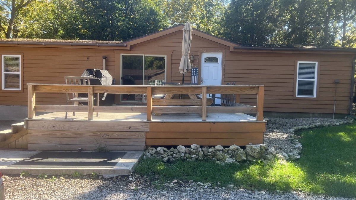 Put-in-Bay Cabin | Charming 3-bedroom cabin sleeps 10 Full Linens Provided