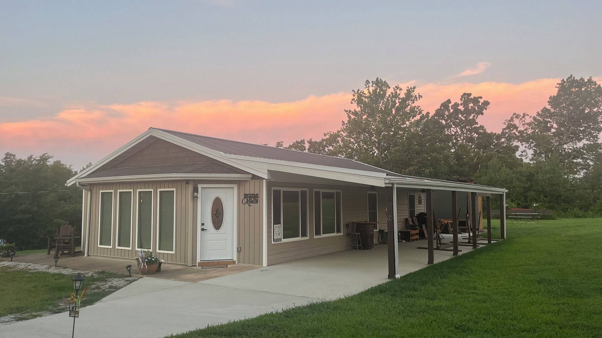 Theodosia Cabin | Charming 3-bedroom cabin in wonderful Theodosia with Tiki Bar