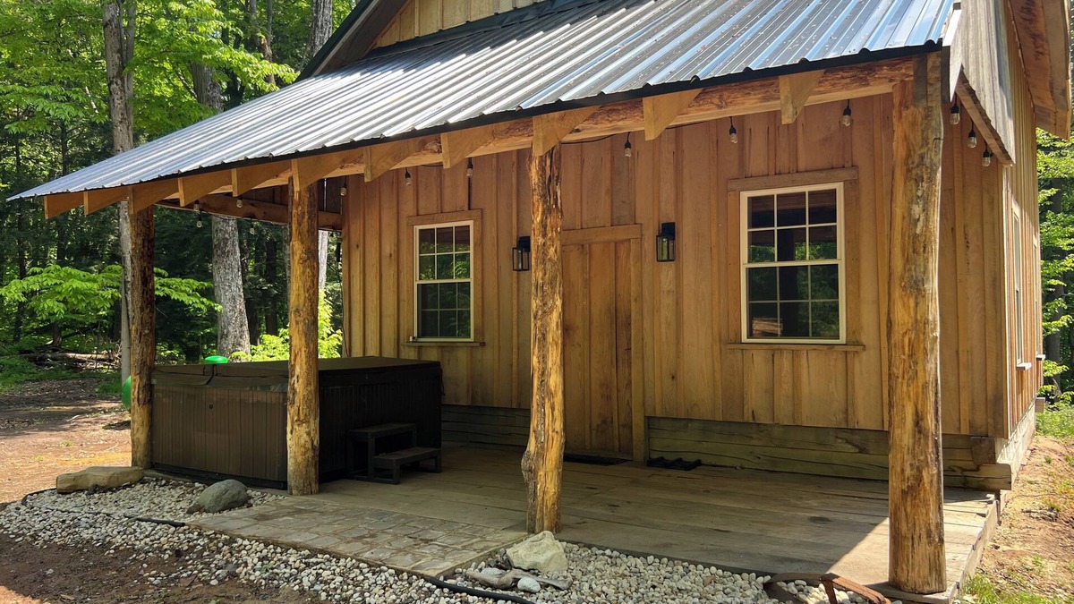 Wetmore Cabin | Charming 3-bedroom cabin with WiFi and AC in delightful Wetmore