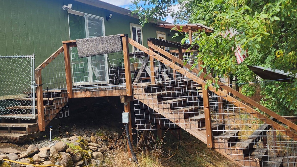 Glide Cabin | Charming 3-bedroom cabin on Little River near 8 picturesque water falls