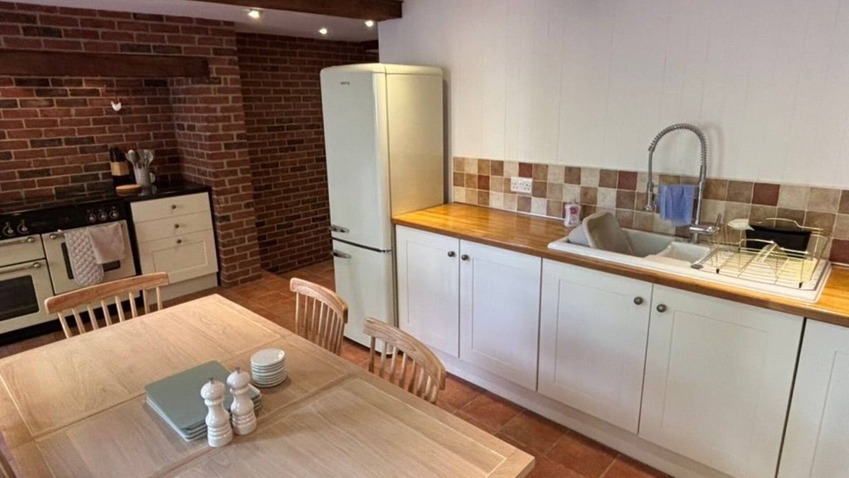 Dereham Cottage | Charming 3-Bedroom Cottage in Worthing, Norfolk – Sleeps up to 8.