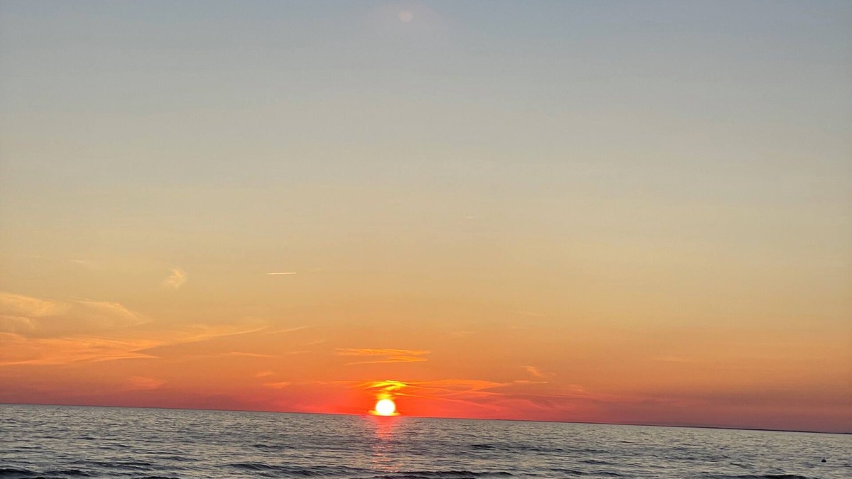 Henderson Cottage | Charming 3-bedroom cottage with dazzling sunset views