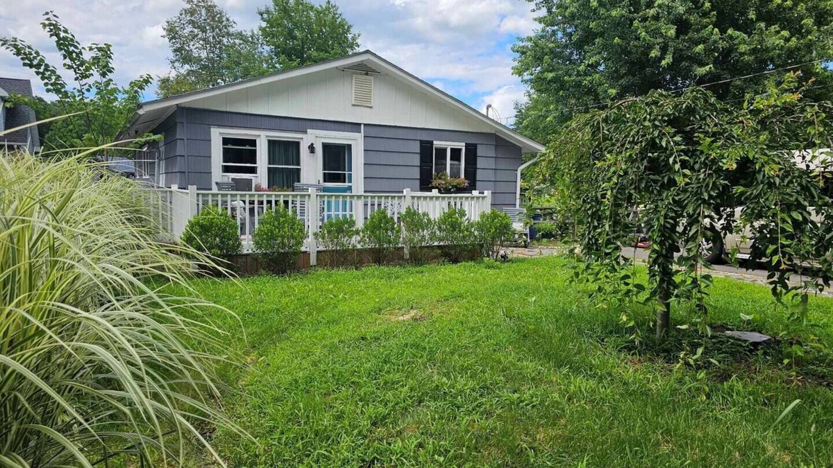 New Paltz Cottage | Charming 3-bedroom cottage with AC and WiFi in serene New Paltz