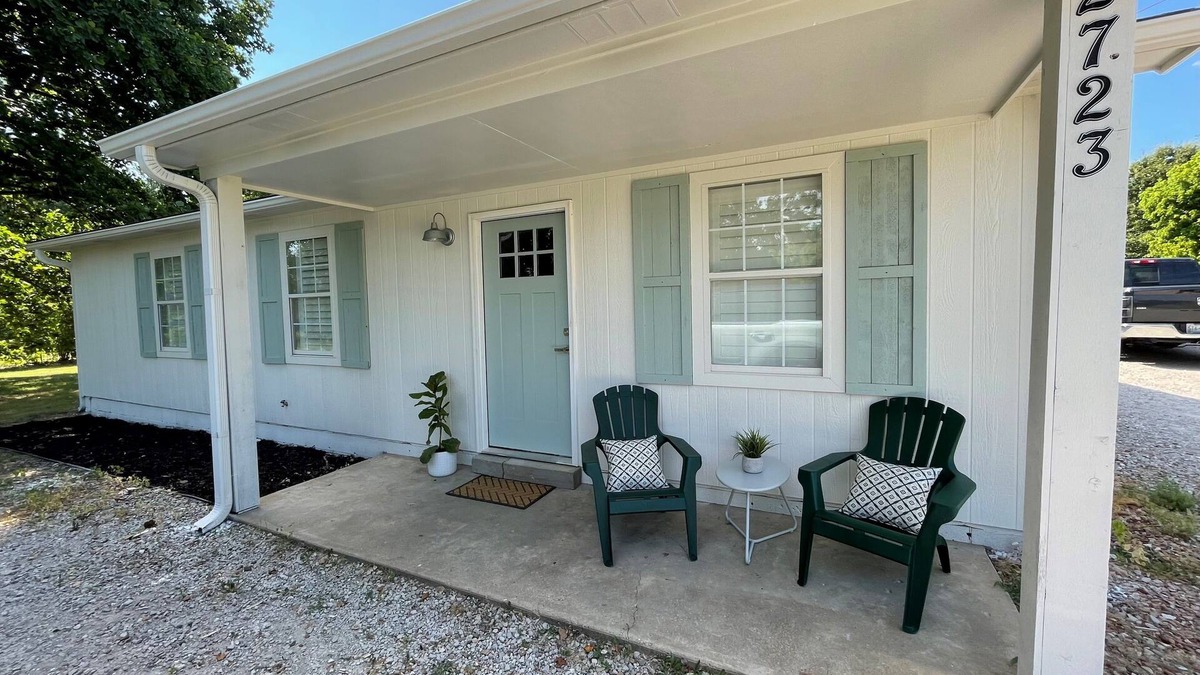Ellendale Cottage | Charming 3-bedroom cottage with WiFi on 1 acre in serene Brighton, TN