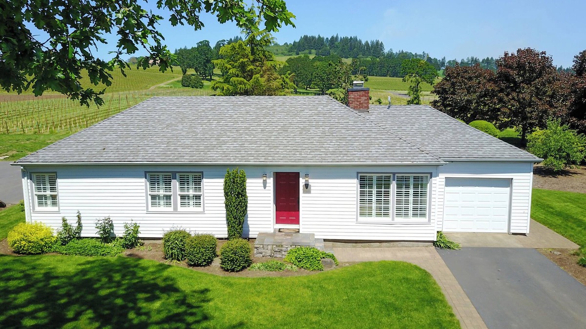 Dayton Cottage | Charming 3-bedroom cottage located at scenic winery.