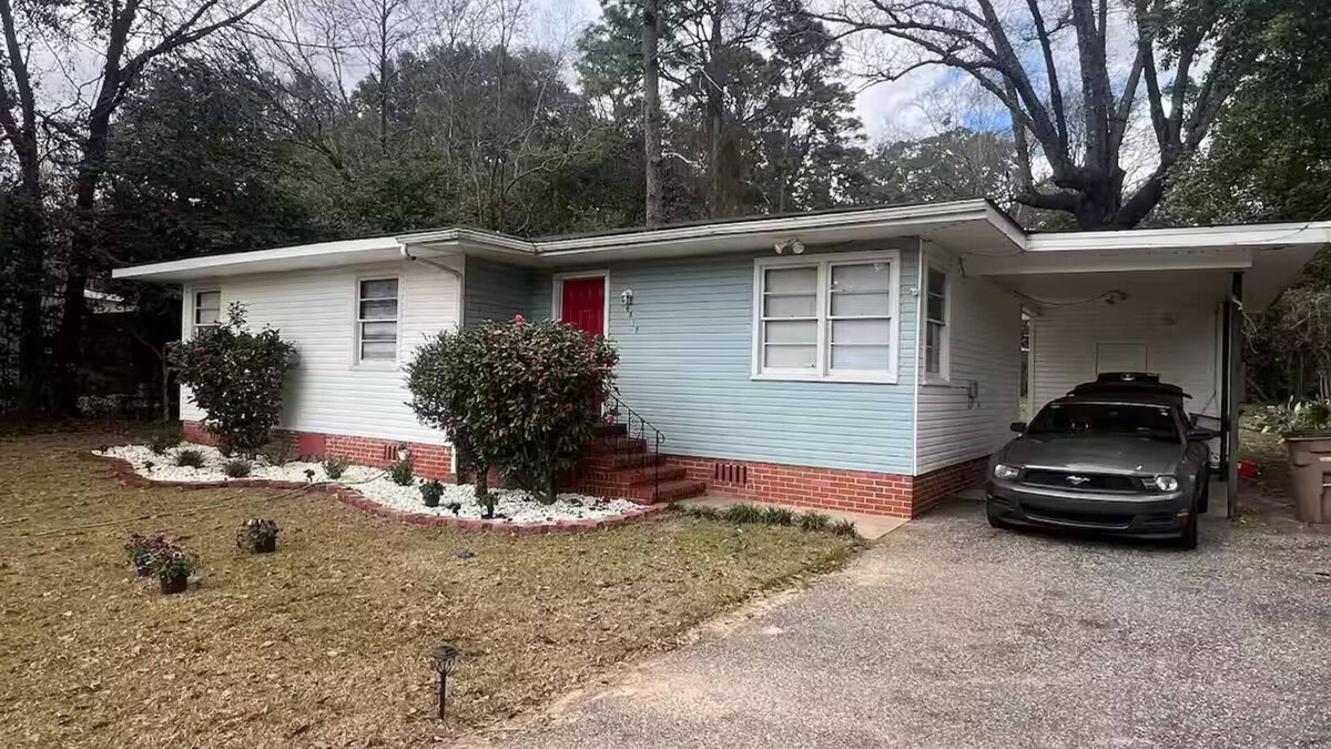 Mobile Cottage | Charming 3-bedroom cottage with WiFi, AC nears parks and shopping